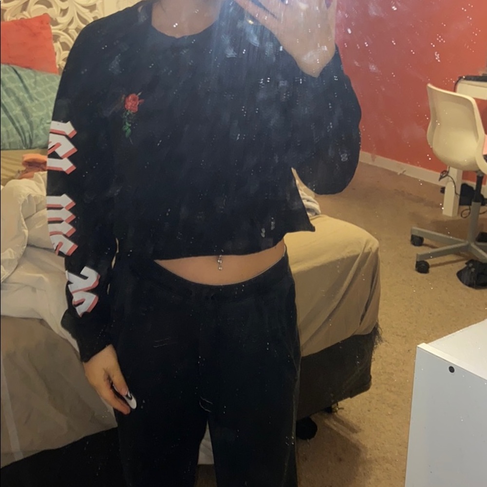 Long sleeve crop top